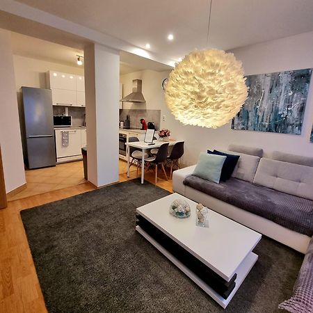 Apartment Banska - City Centre & Private Parking バンスカー・ビストリツァ エクステリア 写真
