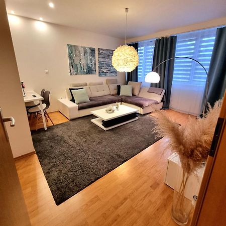 Apartment Banska - City Centre & Private Parking バンスカー・ビストリツァ エクステリア 写真