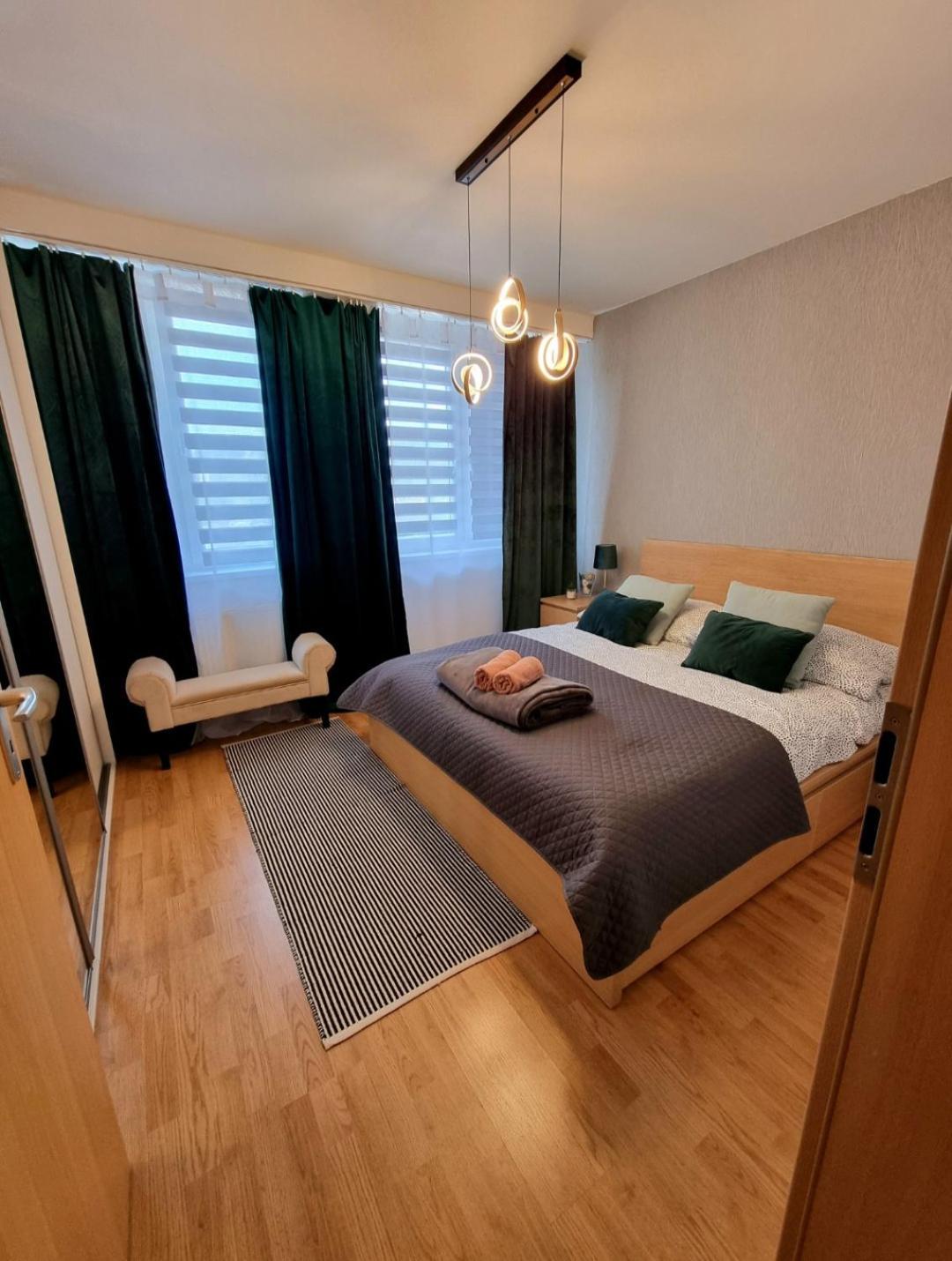 Apartment Banska - City Centre & Private Parking バンスカー・ビストリツァ エクステリア 写真