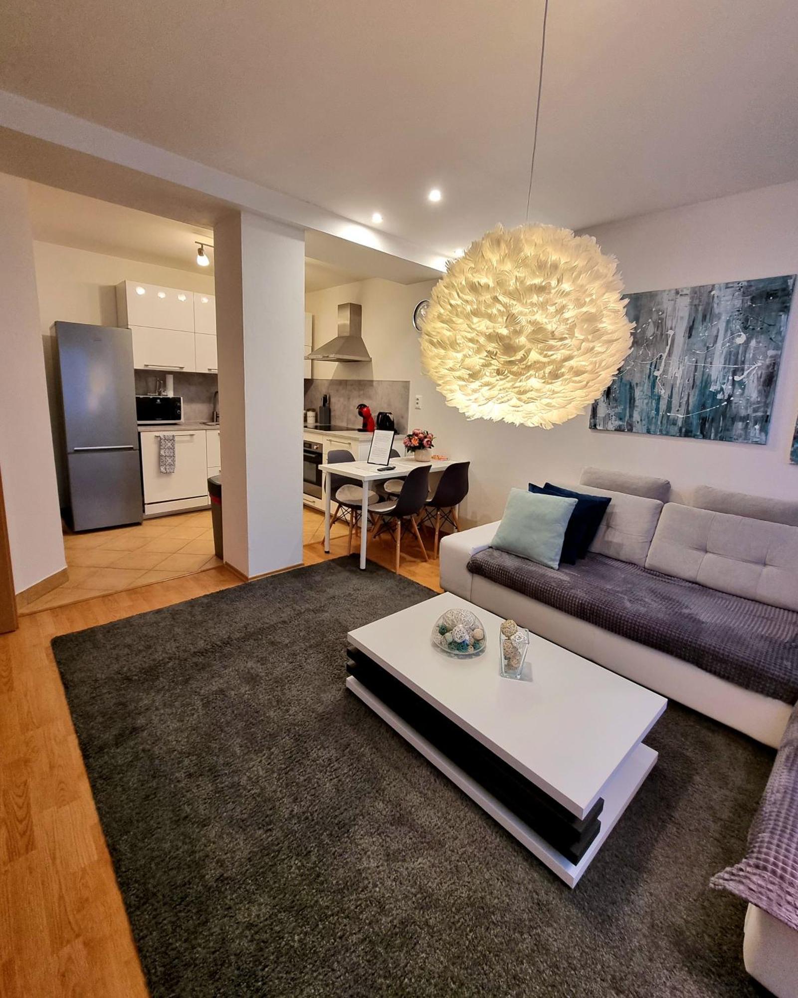 Apartment Banska - City Centre & Private Parking バンスカー・ビストリツァ エクステリア 写真