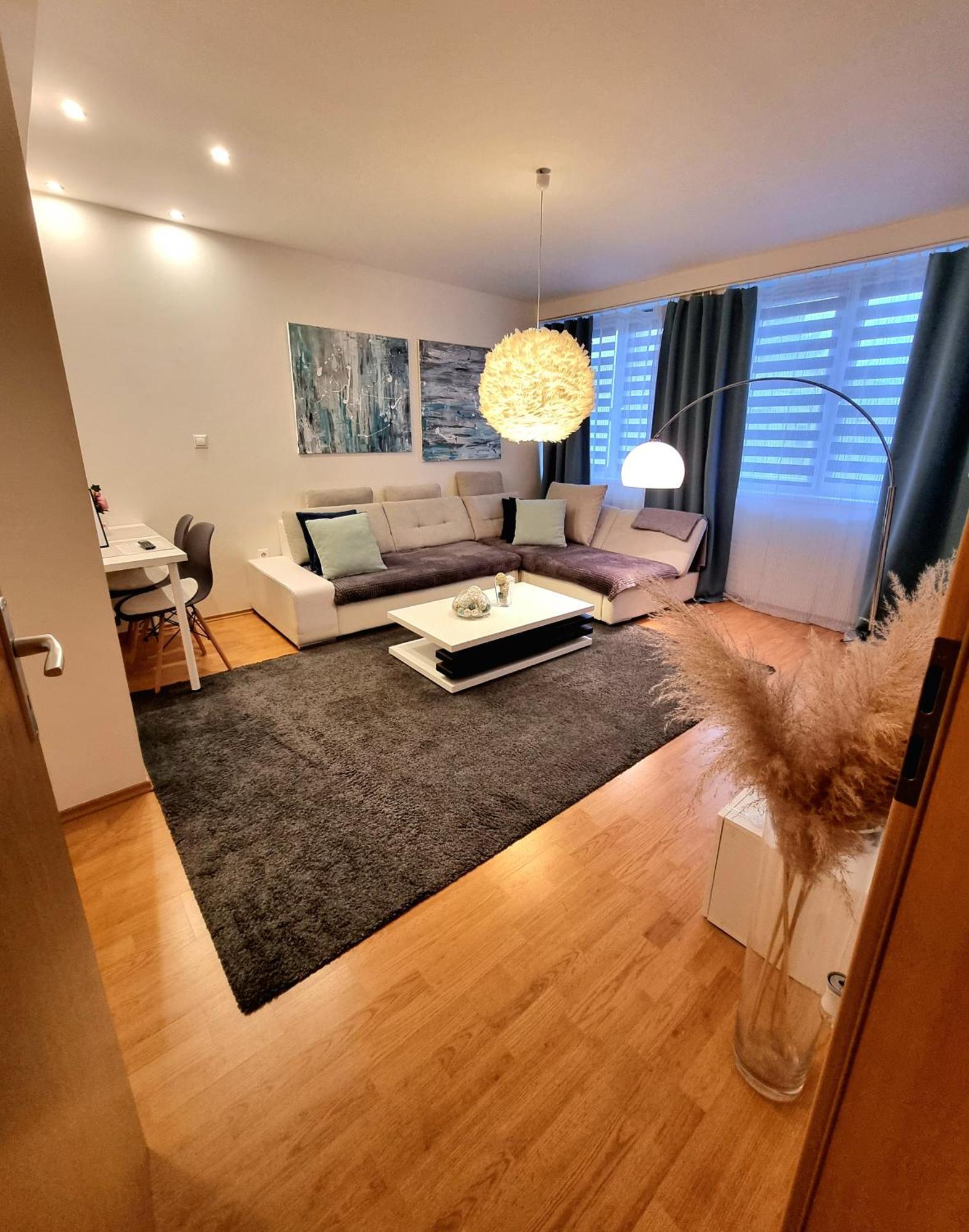 Apartment Banska - City Centre & Private Parking バンスカー・ビストリツァ エクステリア 写真